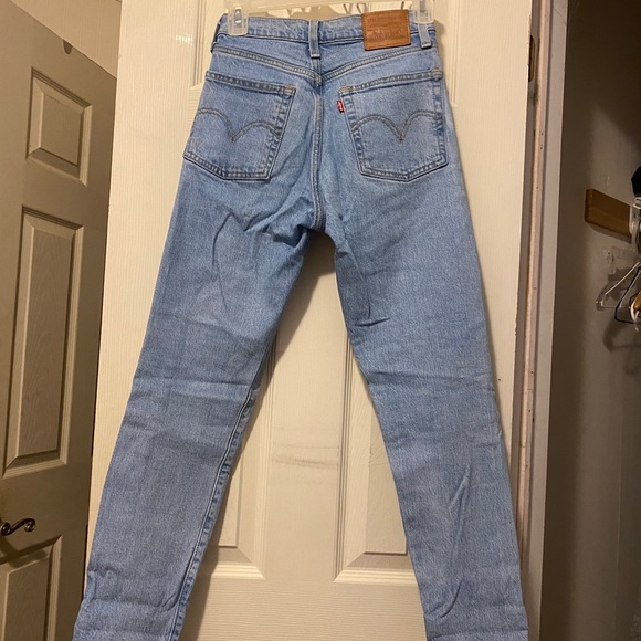 Levi’s Wedgie Jeans - Picture 2 of 8